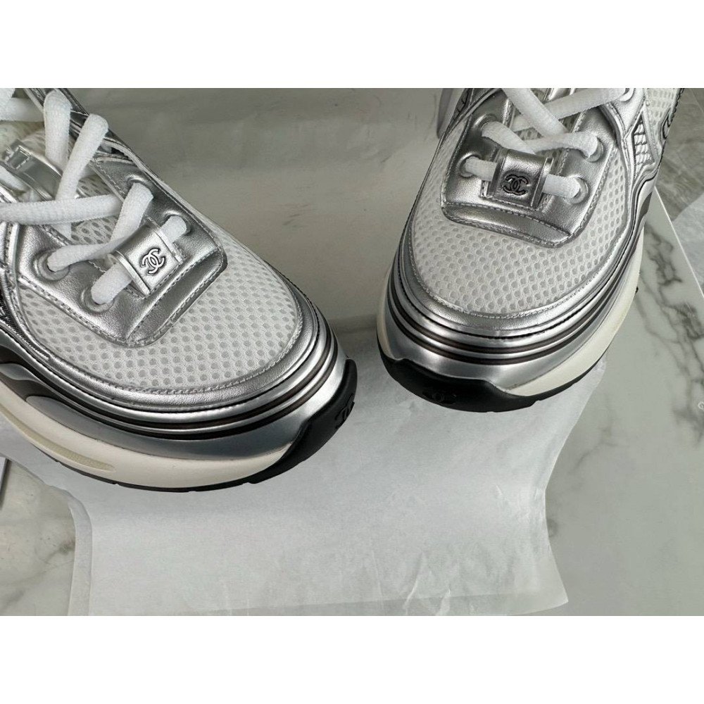 Sports shoes Sports shoes