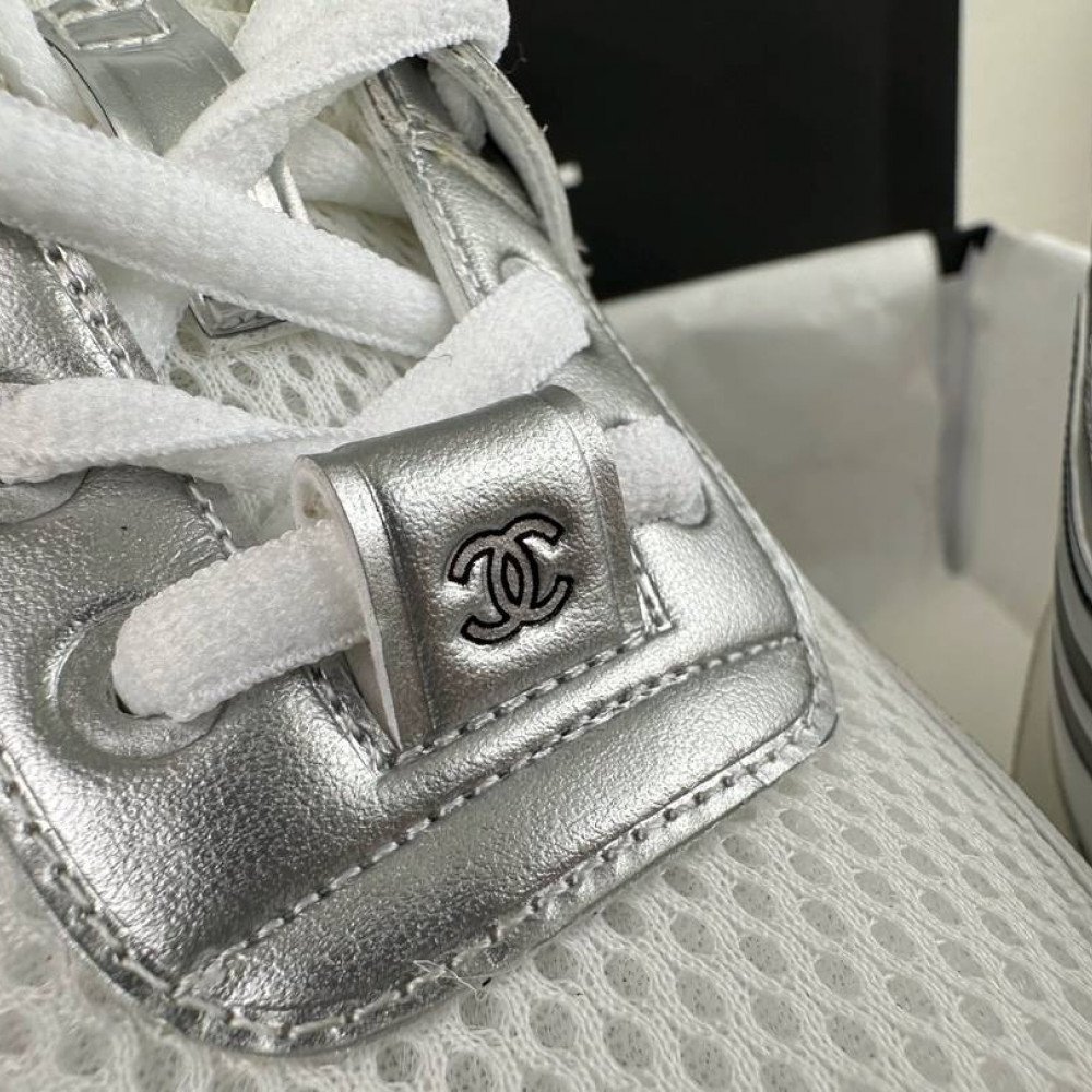 Sports shoes Sports shoes