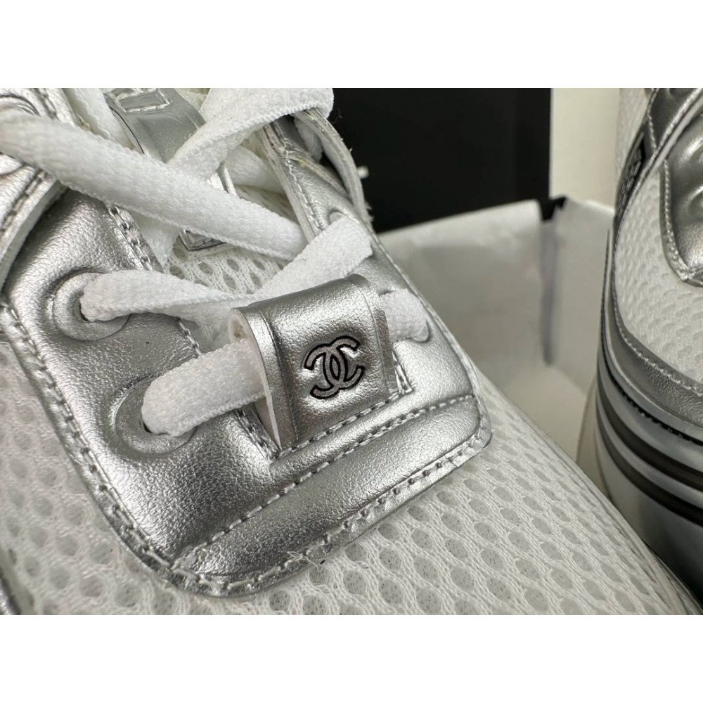 Sports shoes Sports shoes