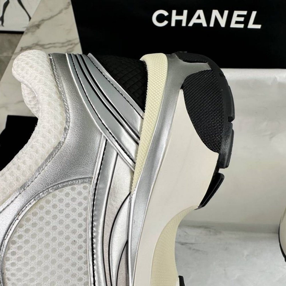 Sports shoes Sports shoes