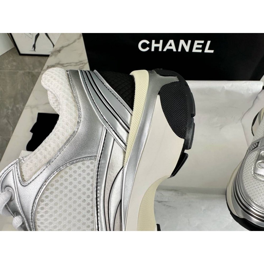 Sports shoes Sports shoes
