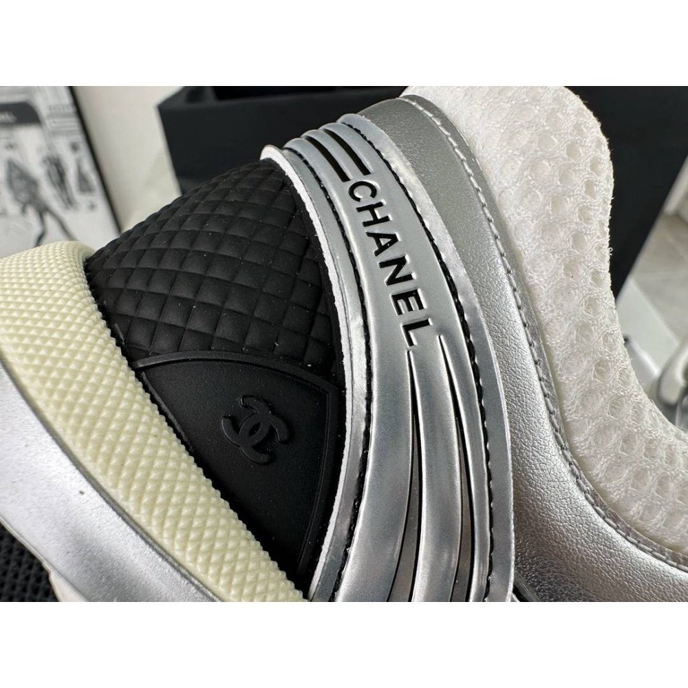 Sports shoes Sports shoes