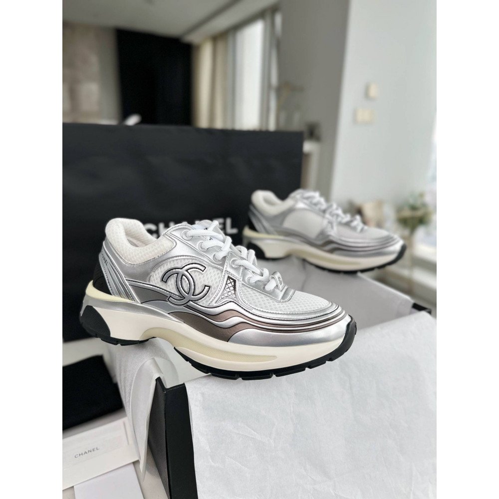 Sports shoes Sports shoes