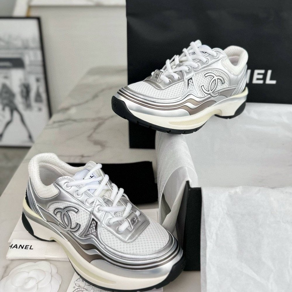 Sports shoes Sports shoes