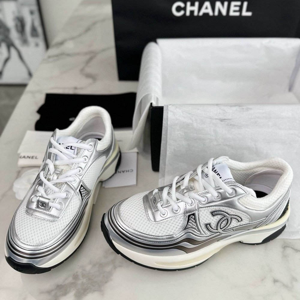 Sports shoes Sports shoes