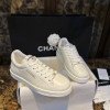 Sports shoes