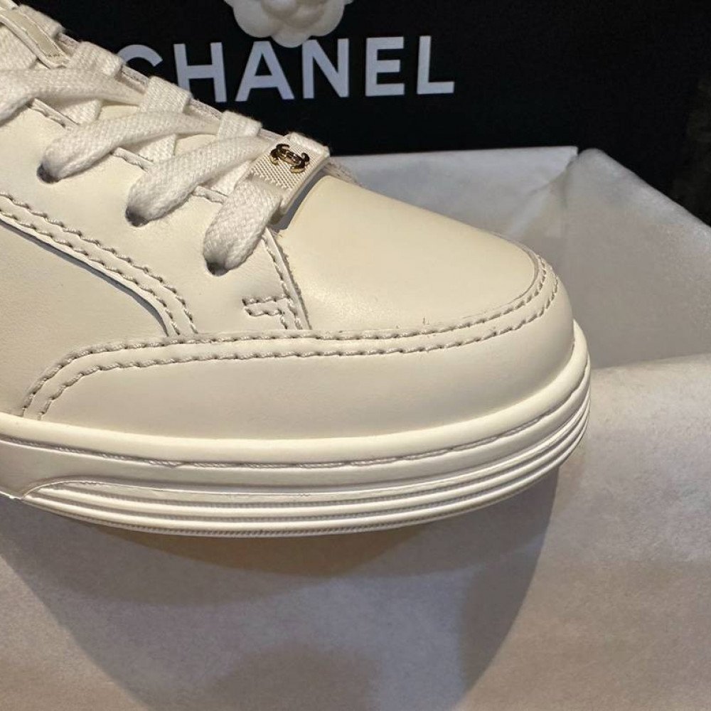 Sports shoes Sports shoes