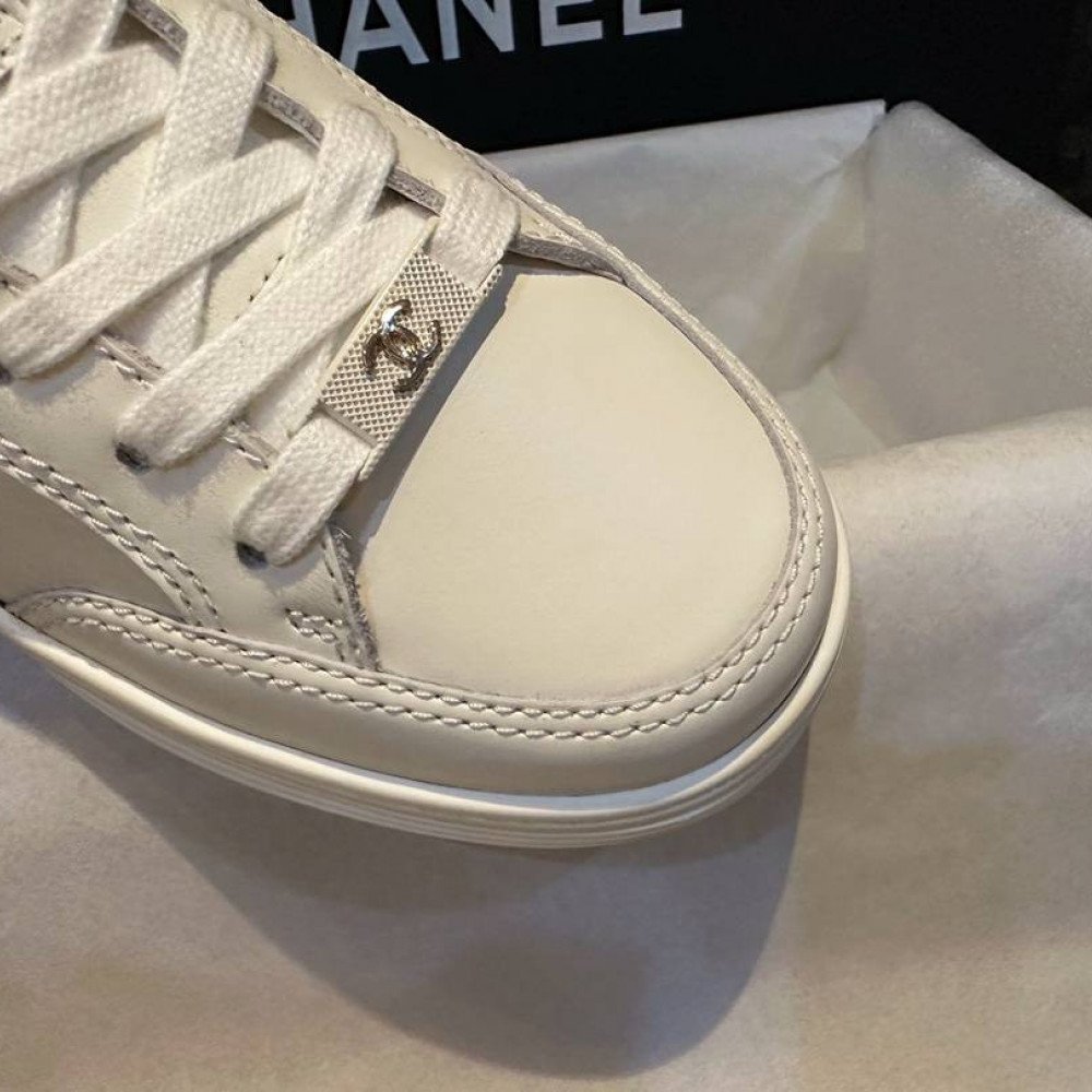 Sports shoes Sports shoes