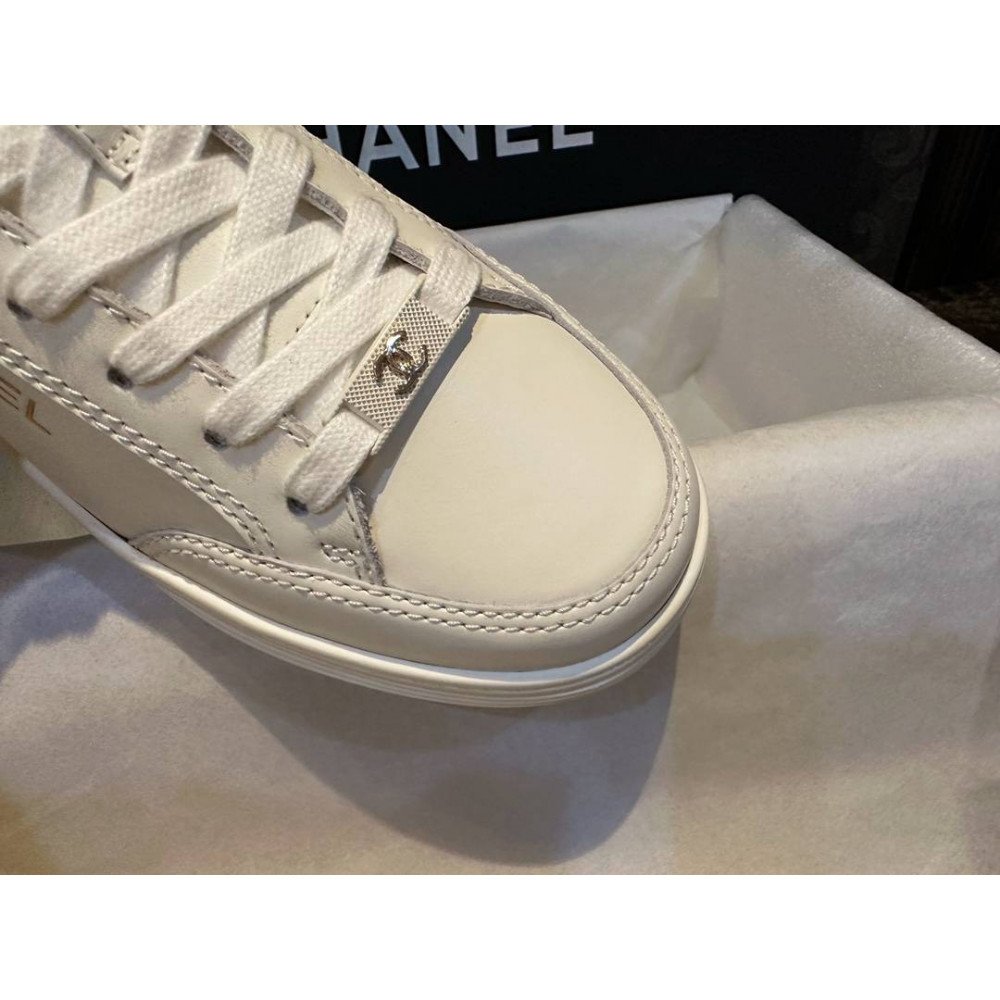 Sports shoes Sports shoes