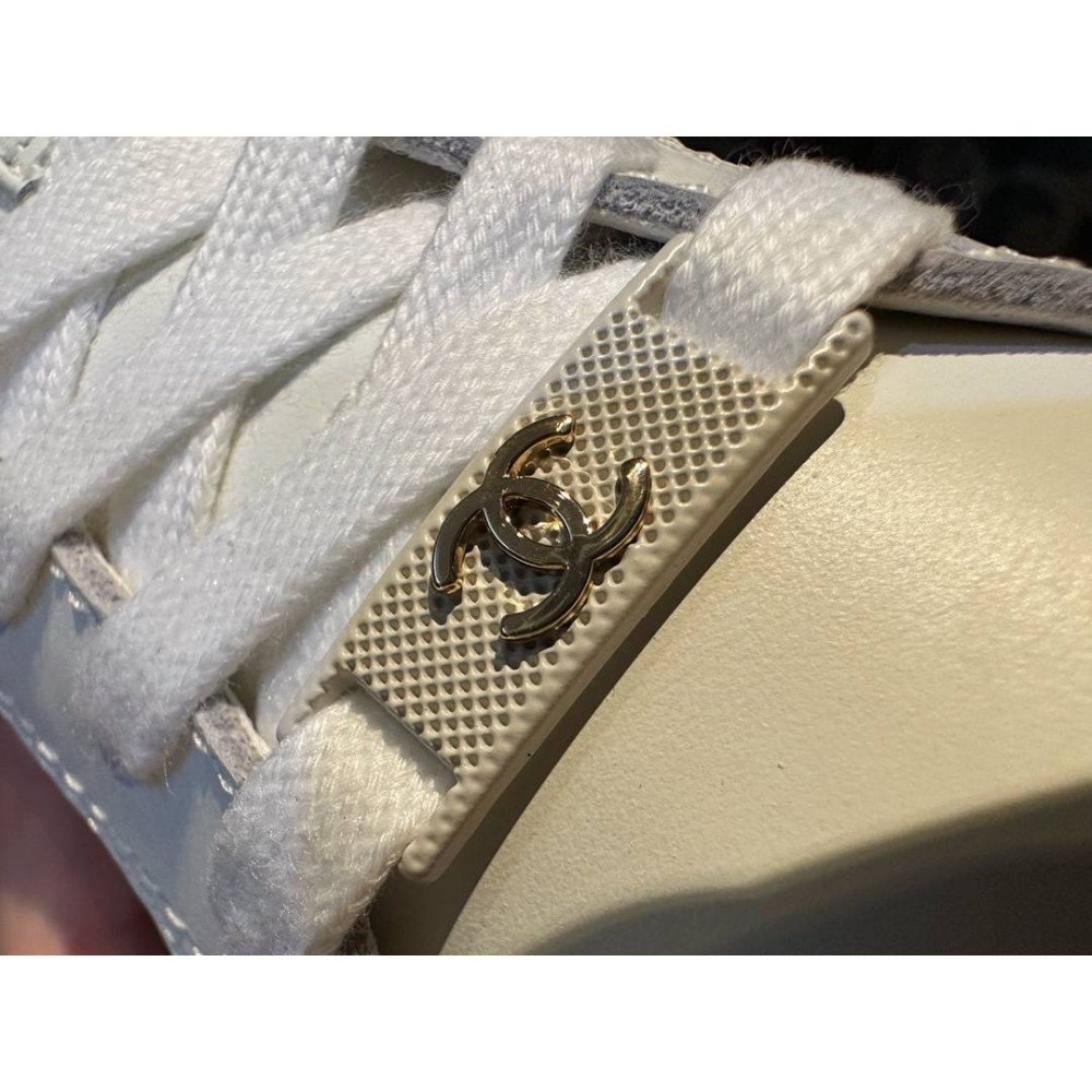 Sports shoes Sports shoes