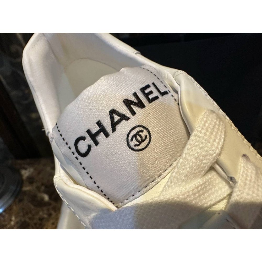 Sports shoes Sports shoes