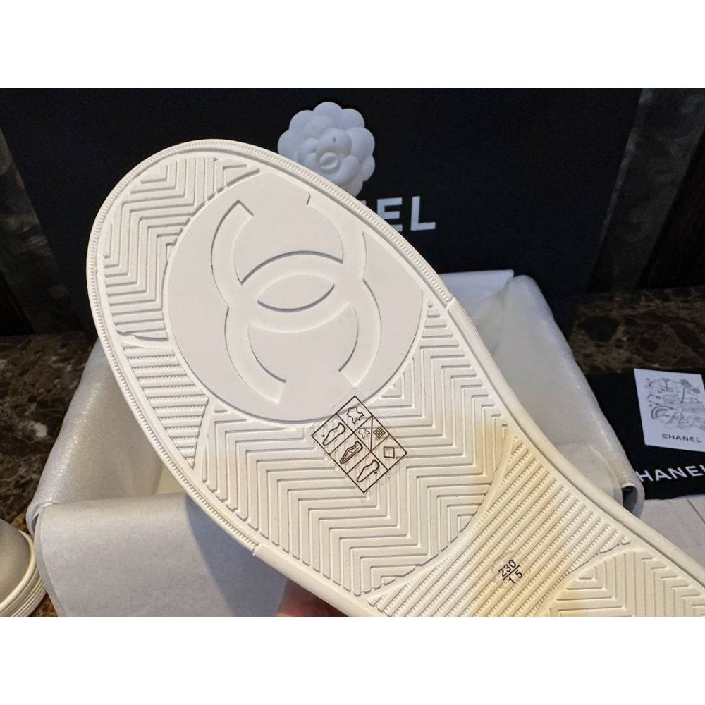 Sports shoes Sports shoes