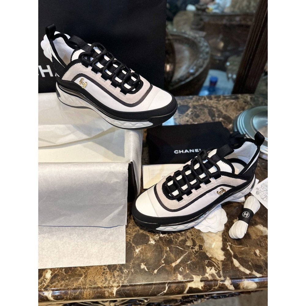 Sports shoes Sports shoes