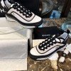 Sports shoes