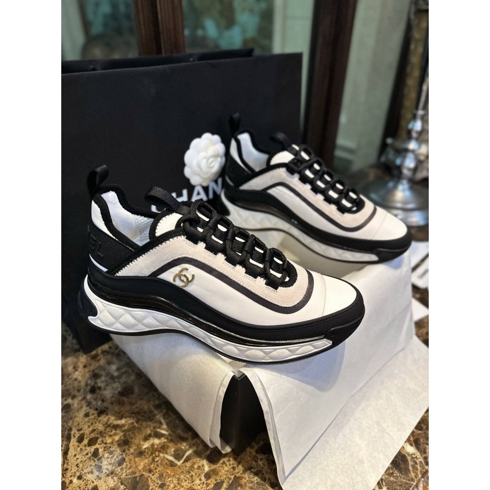 Sports shoes Sports shoes