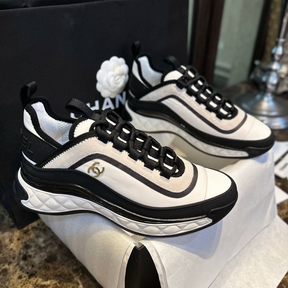 Sports shoes Sports shoes