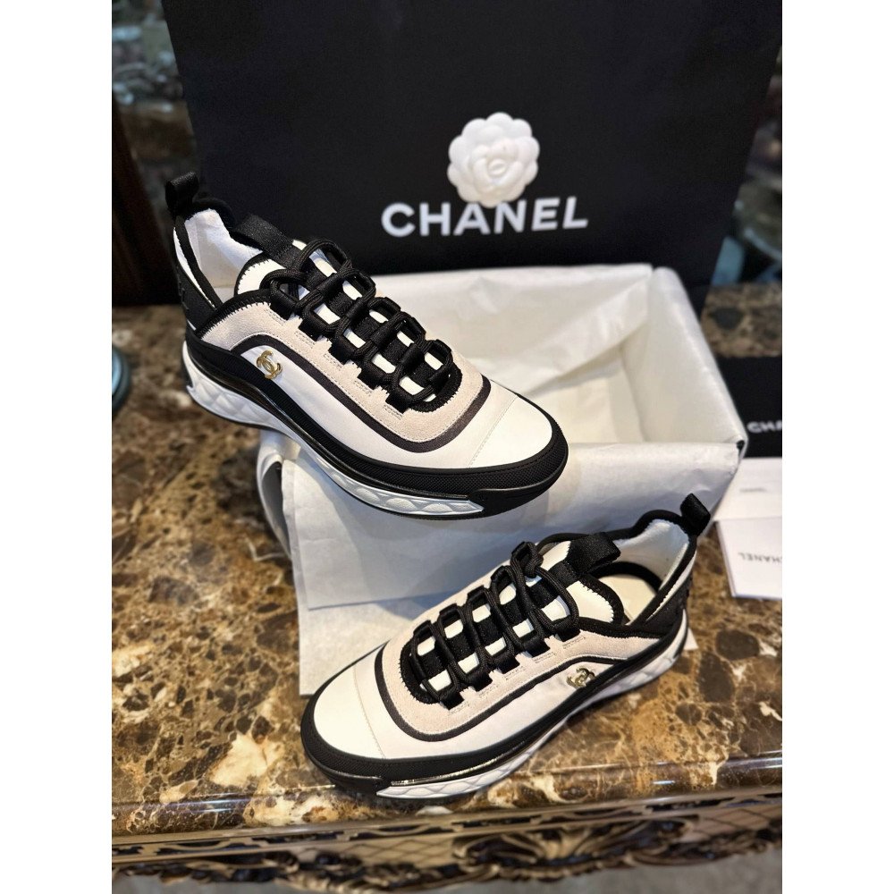 Sports shoes Sports shoes