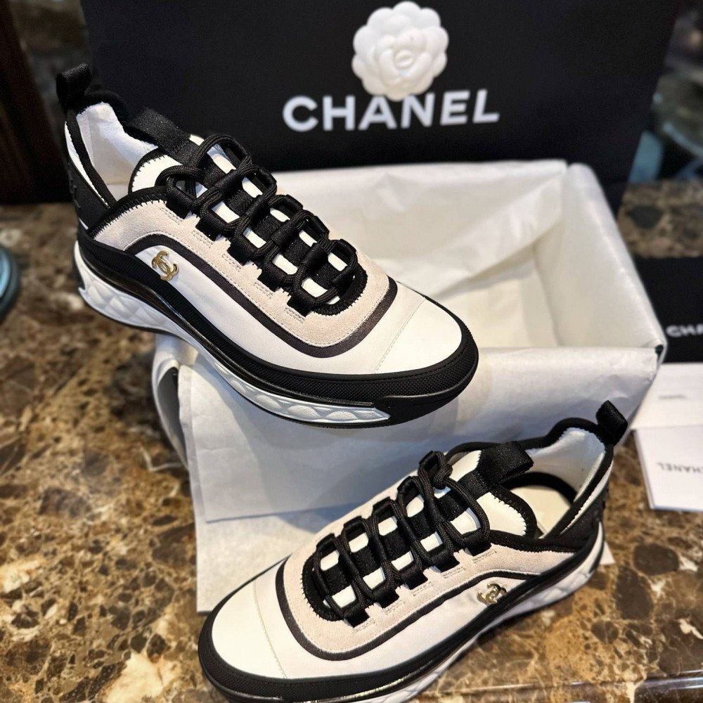 Sports shoes Sports shoes
