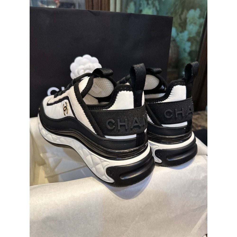 Sports shoes Sports shoes