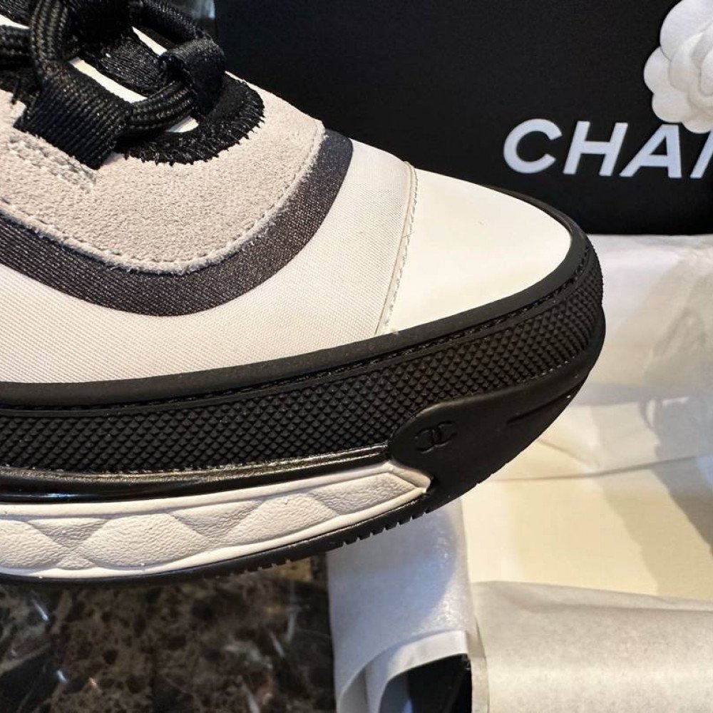 Sports shoes Sports shoes