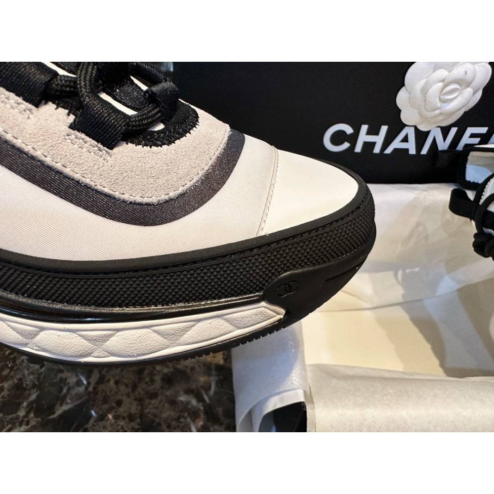 Sports shoes Sports shoes