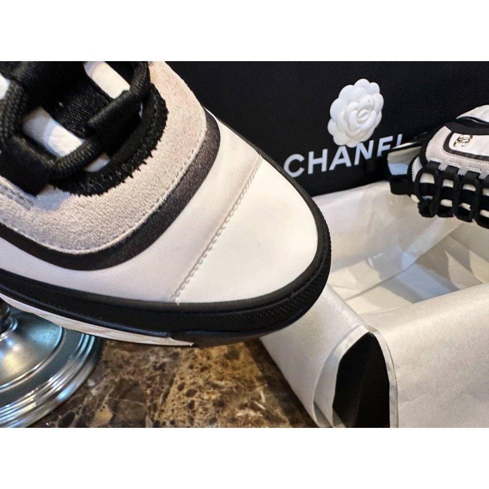 Sports shoes Sports shoes