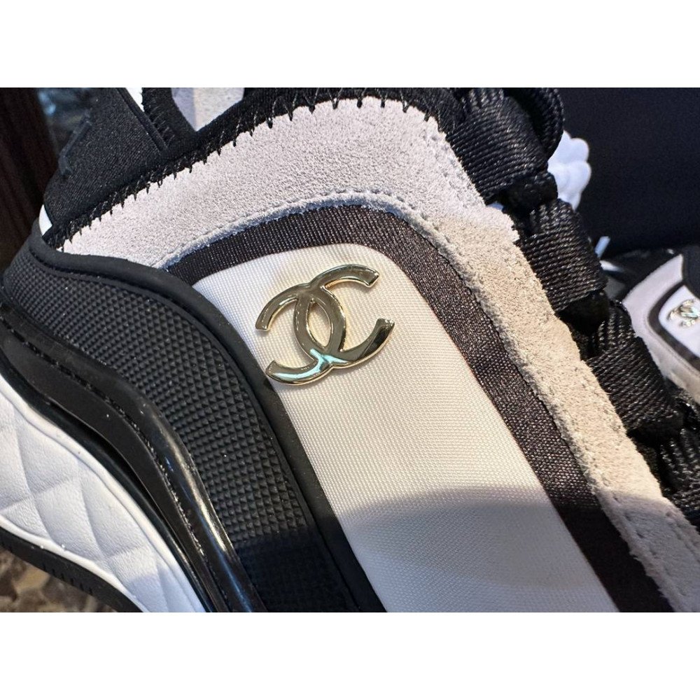 Sports shoes Sports shoes