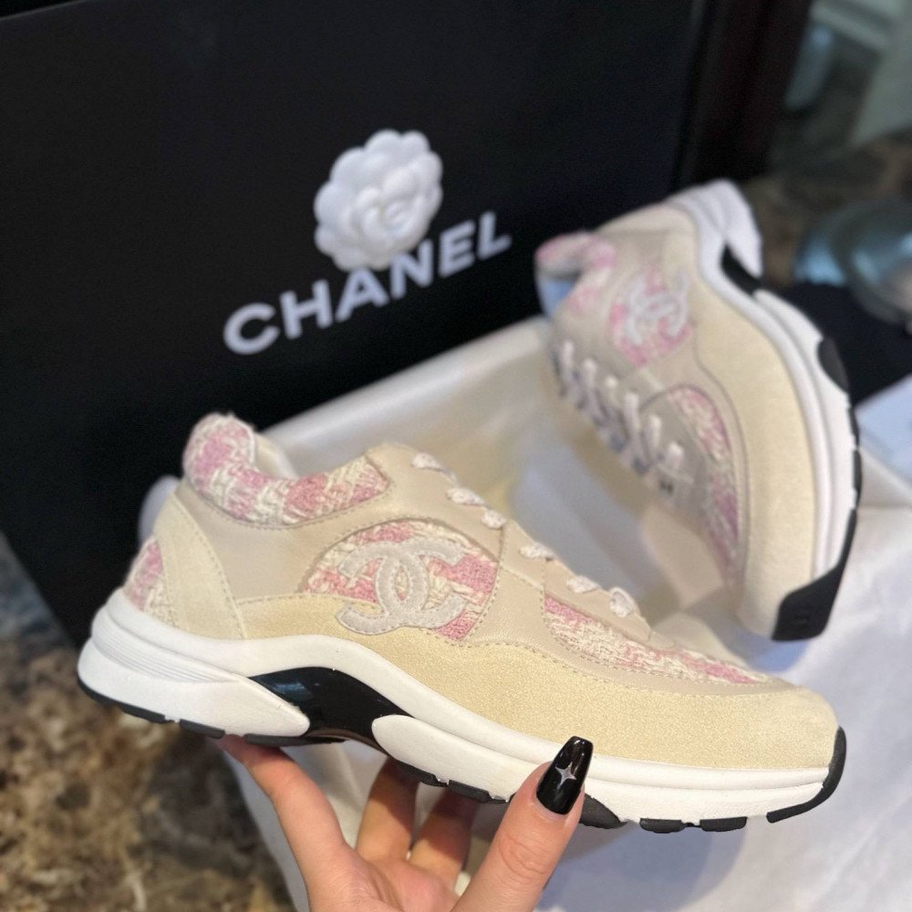 Sports shoes