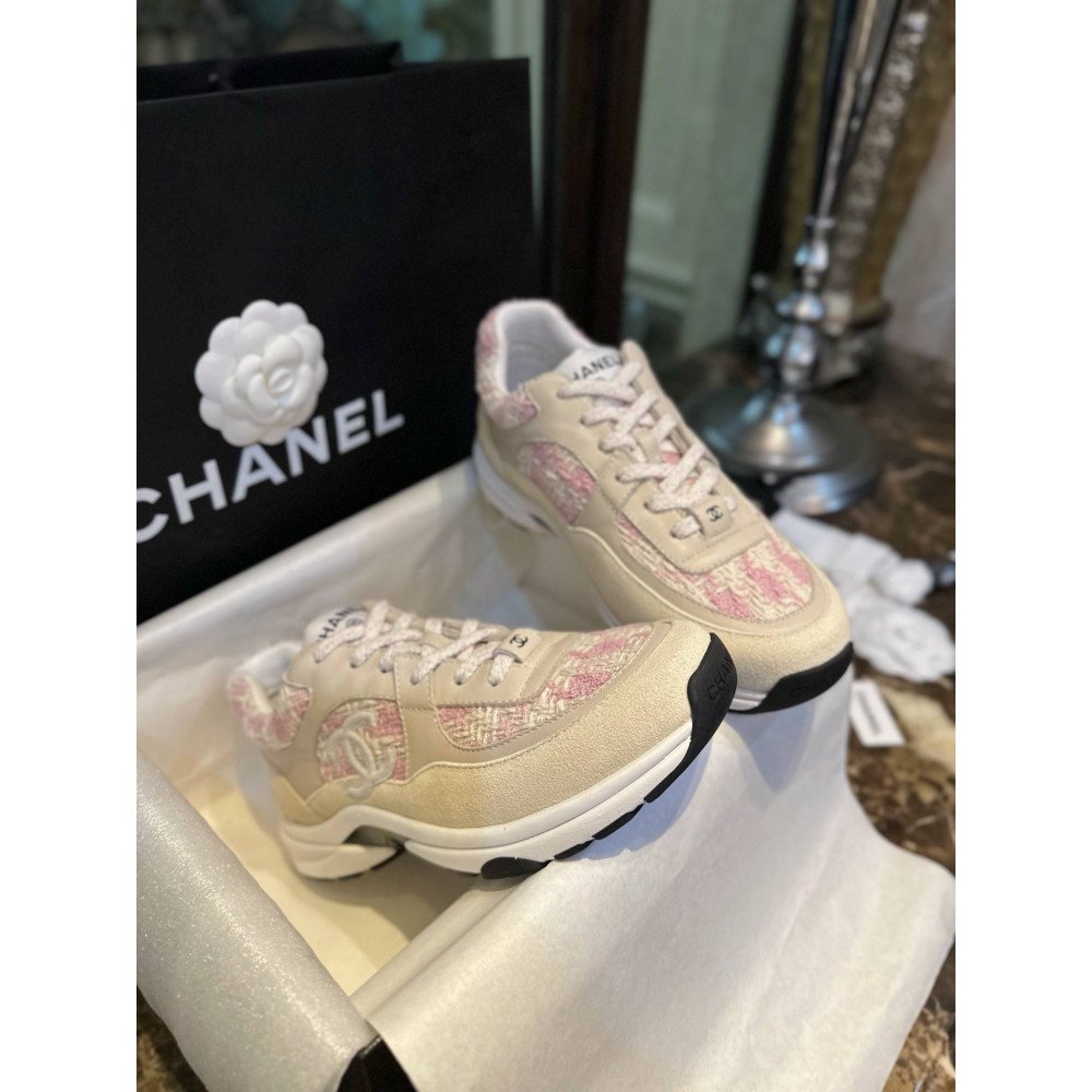 Sports shoes Sports shoes
