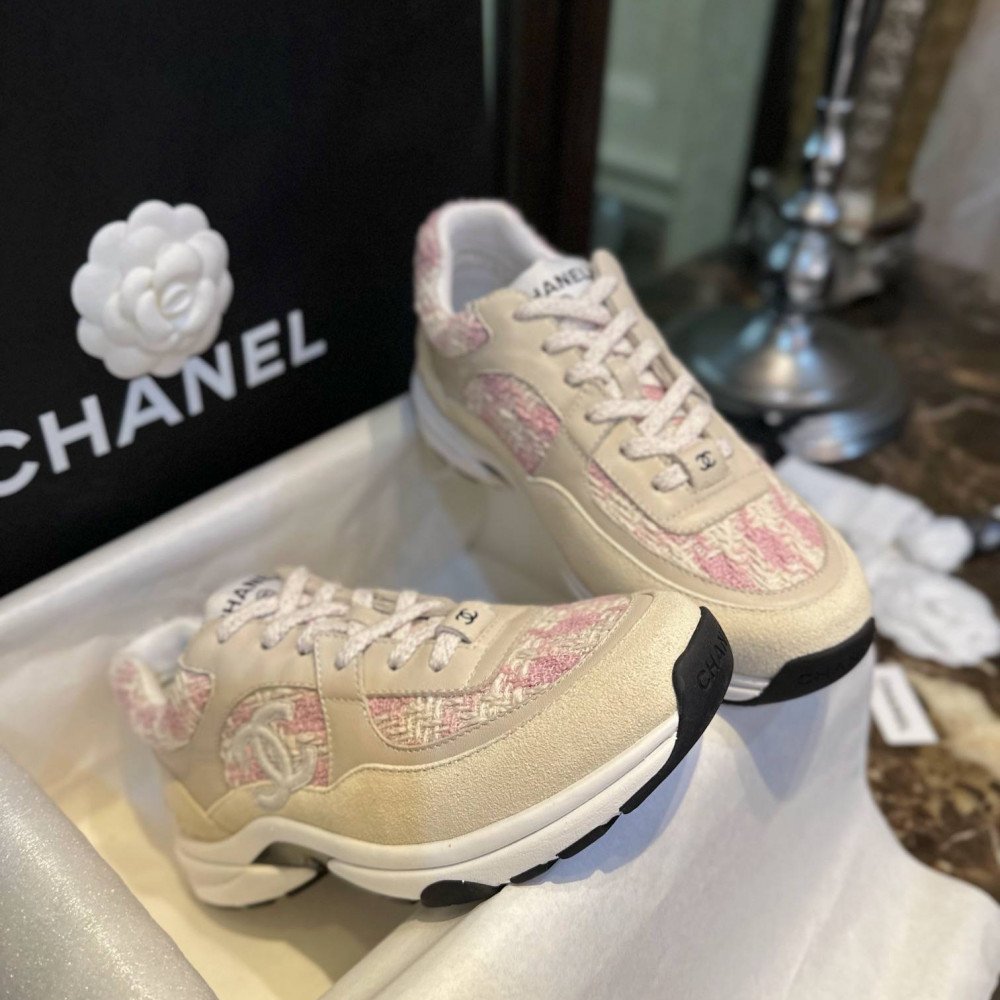 Sports shoes Sports shoes