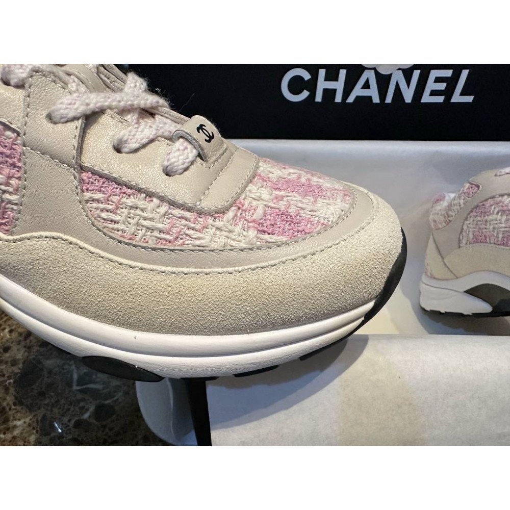 Sports shoes Sports shoes
