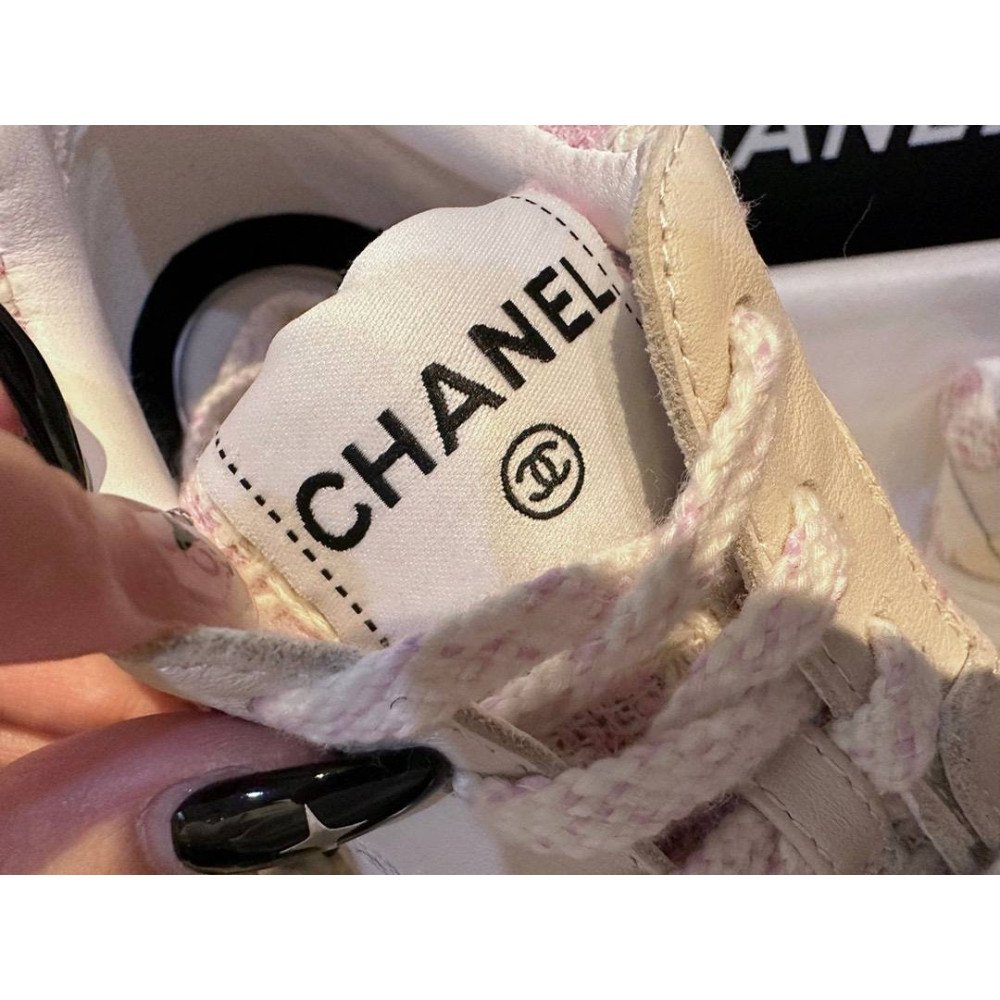 Sports shoes Sports shoes