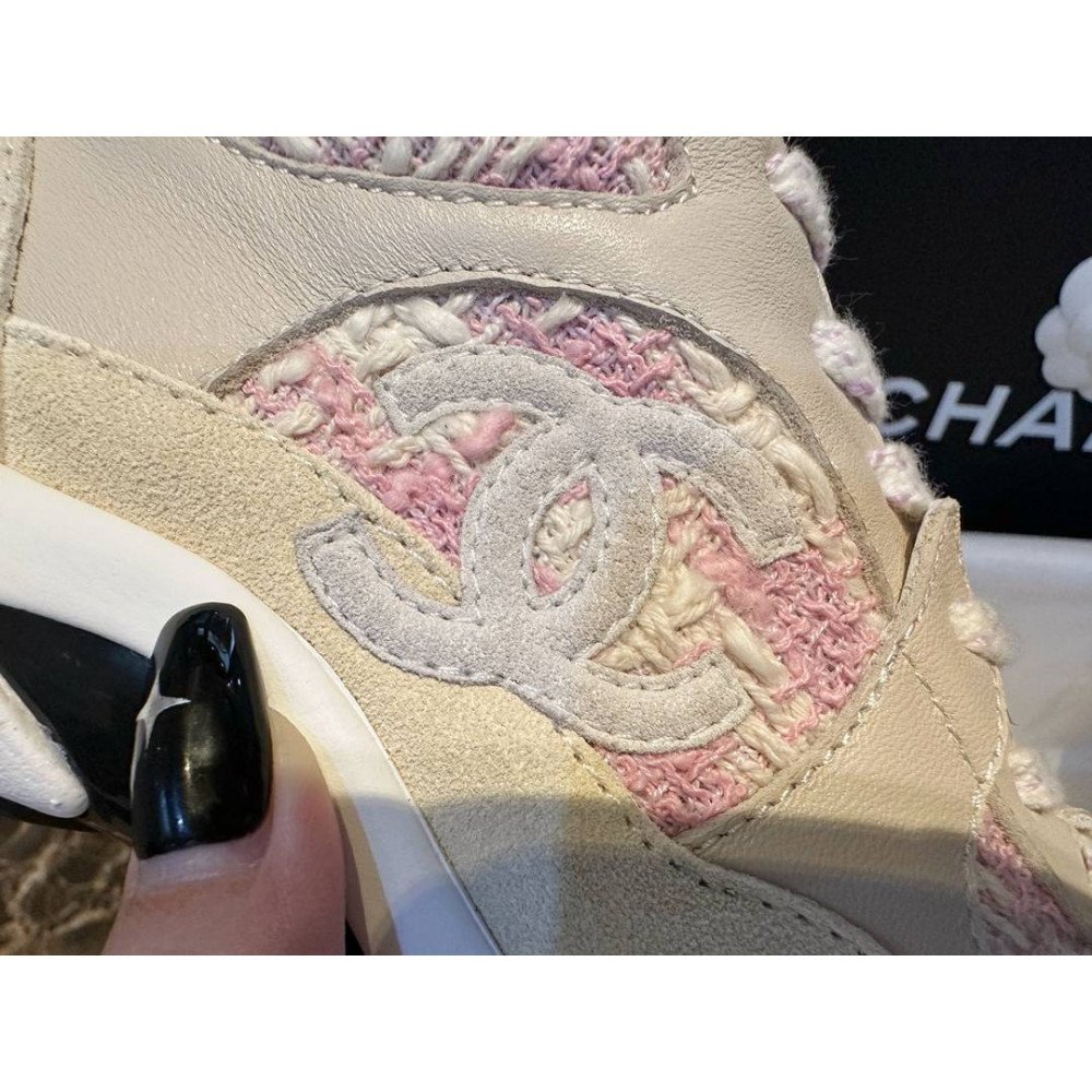 Sports shoes Sports shoes