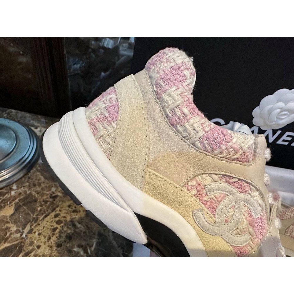 Sports shoes Sports shoes