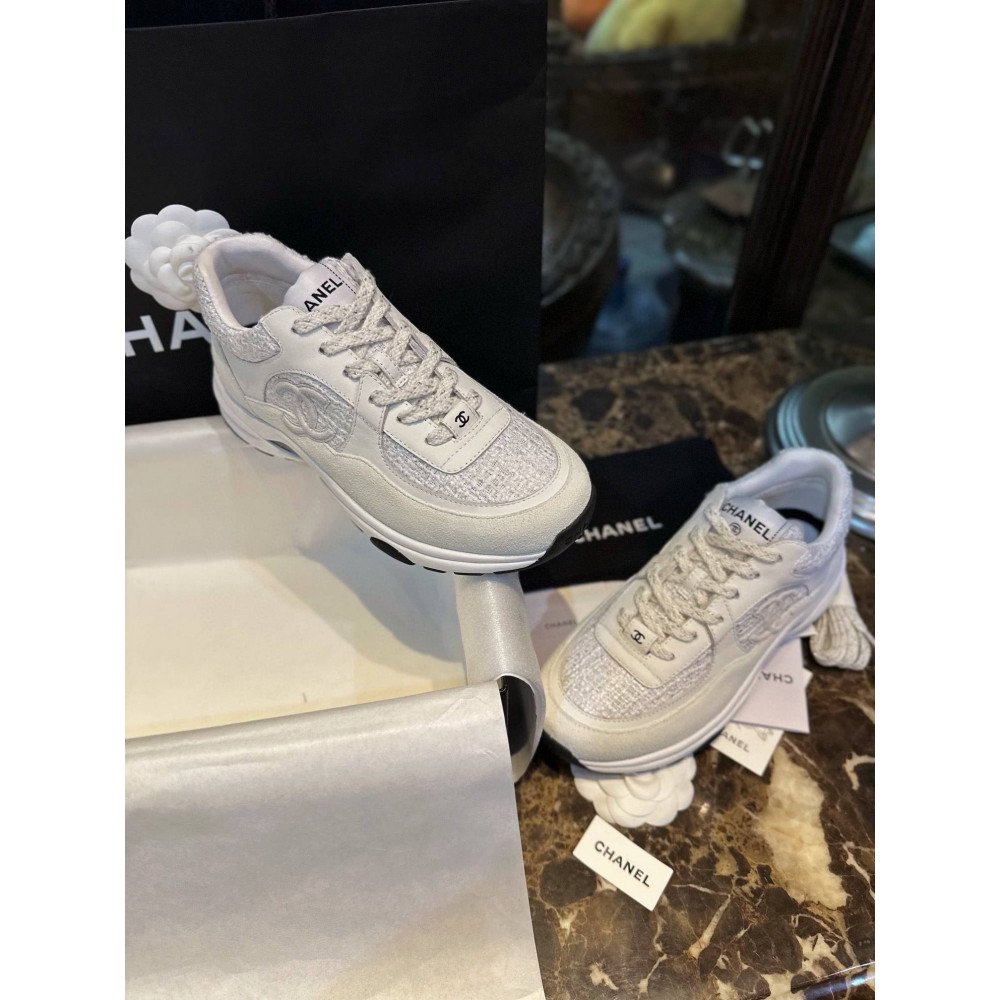 Sports shoes Sports shoes