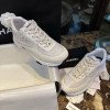 Sports shoes