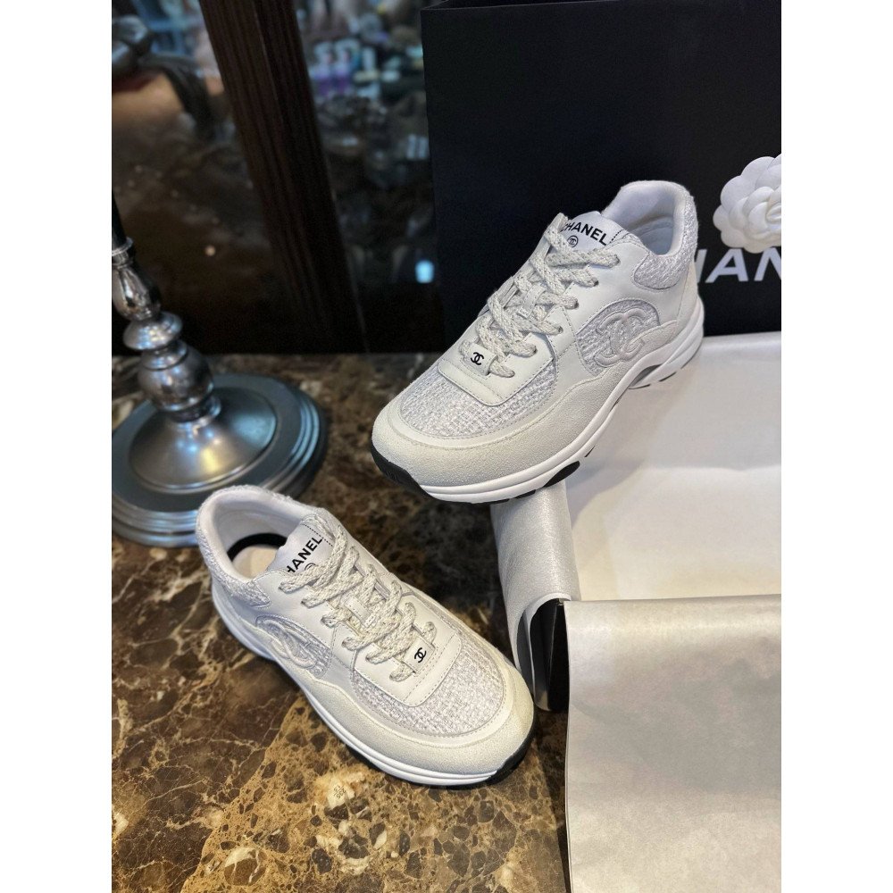 Sports shoes Sports shoes