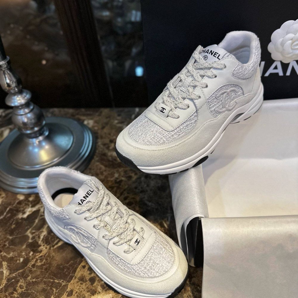 Sports shoes Sports shoes