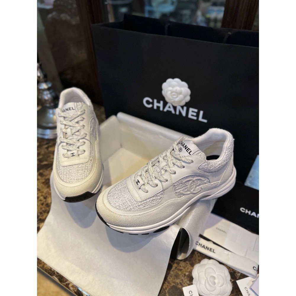 Sports shoes Sports shoes