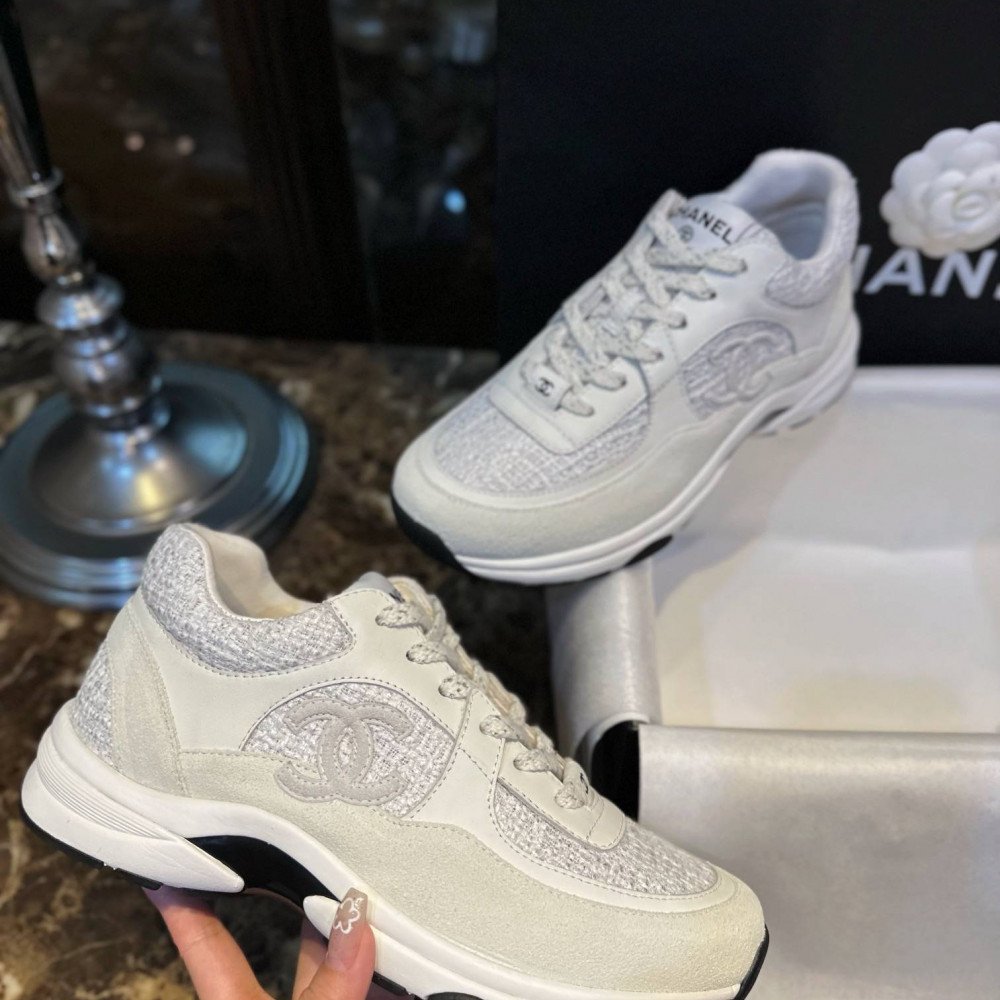 Sports shoes Sports shoes