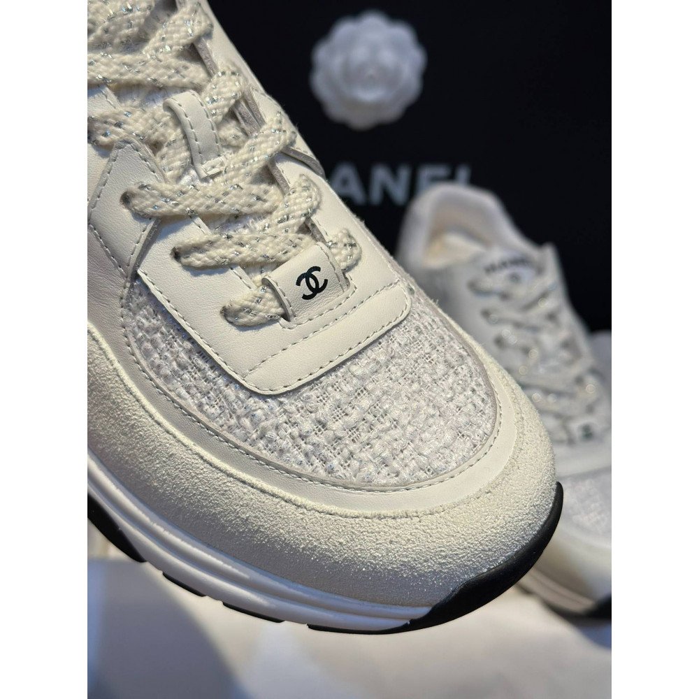 Sports shoes Sports shoes