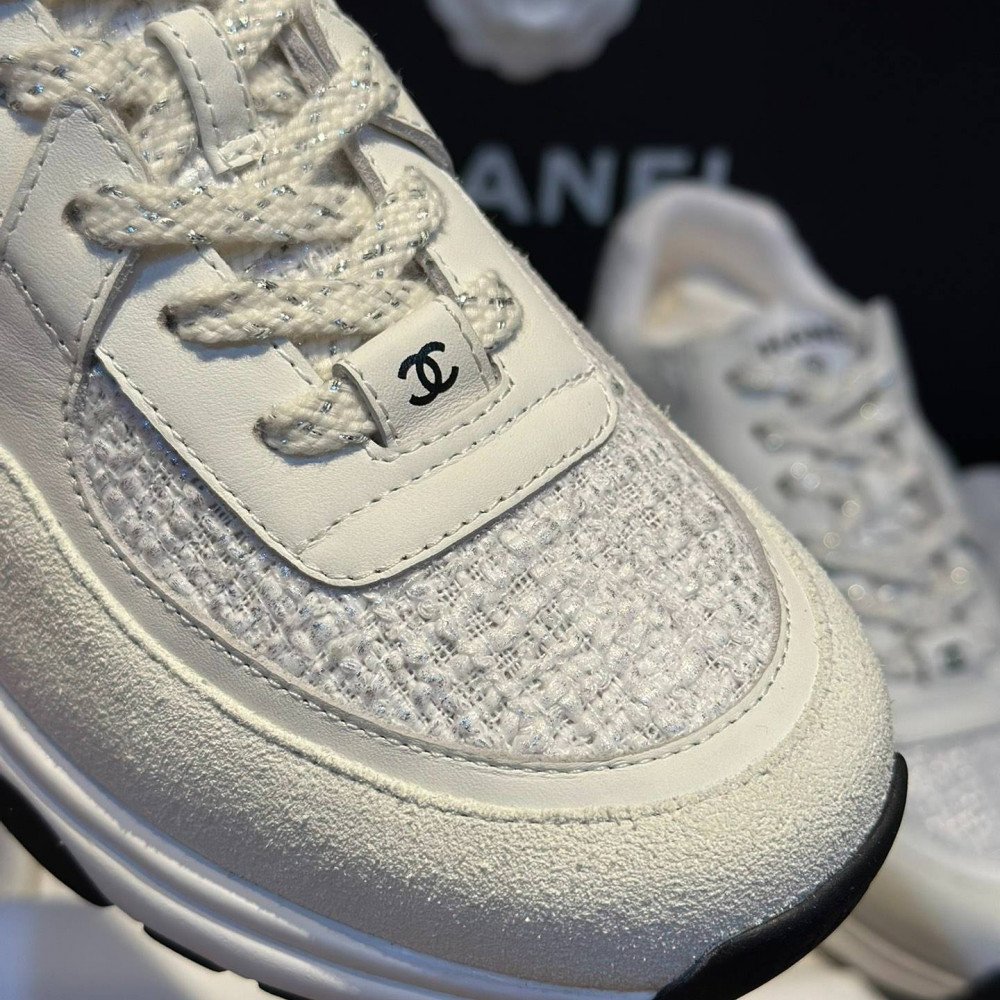 Sports shoes Sports shoes