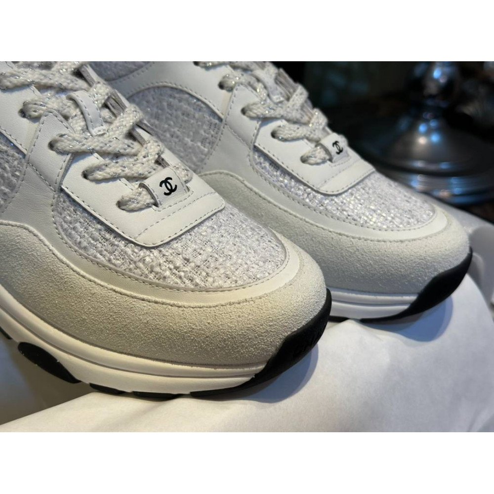 Sports shoes Sports shoes