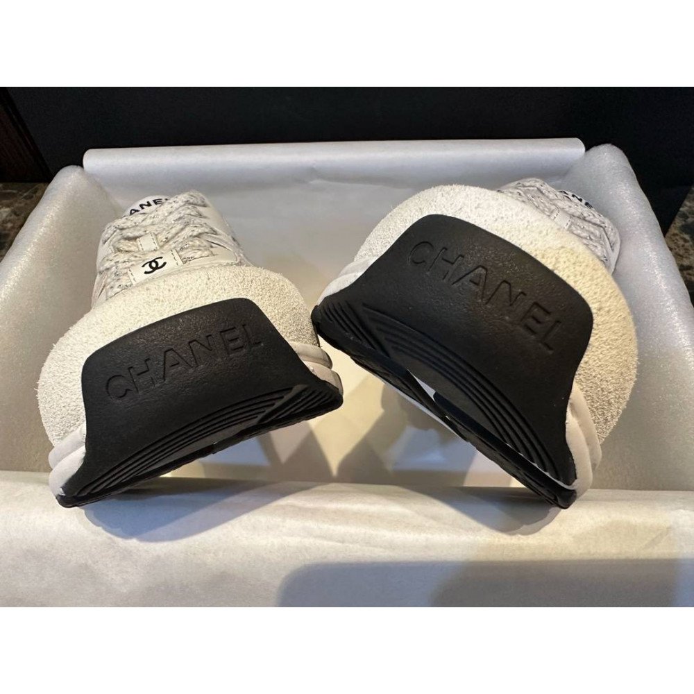 Sports shoes Sports shoes