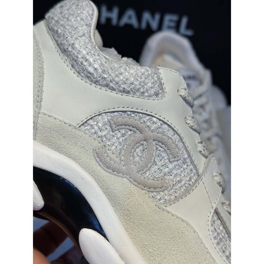 Sports shoes Sports shoes
