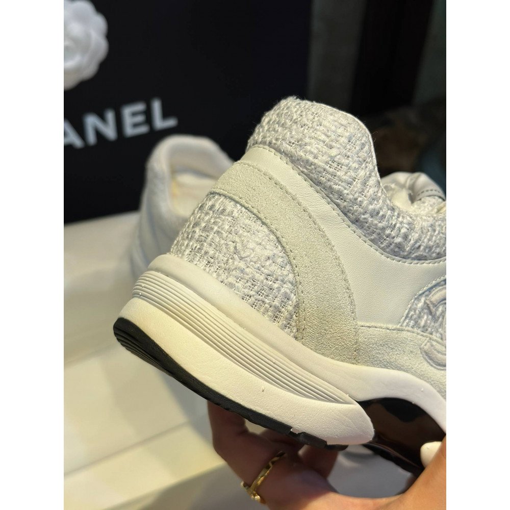 Sports shoes Sports shoes