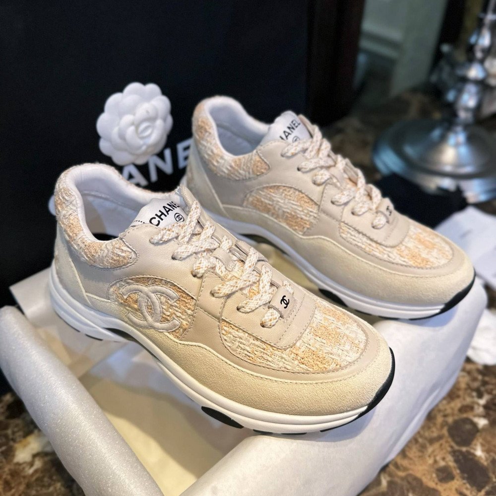 Sports shoes