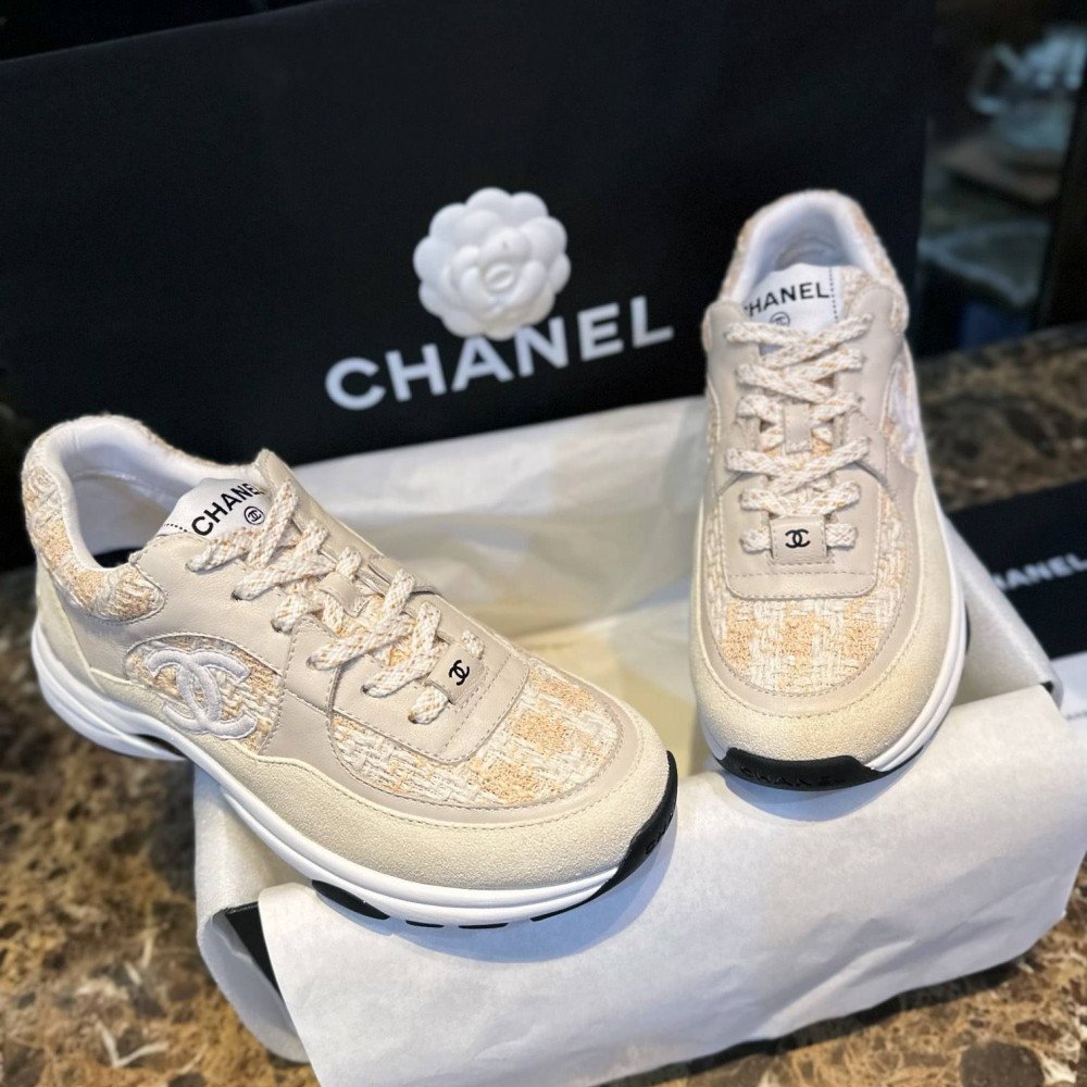 Sports shoes Sports shoes