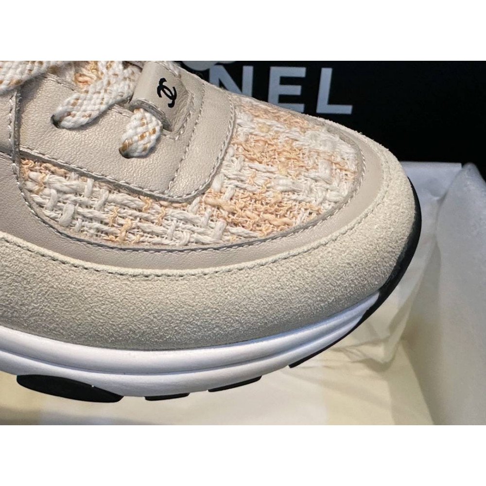 Sports shoes Sports shoes