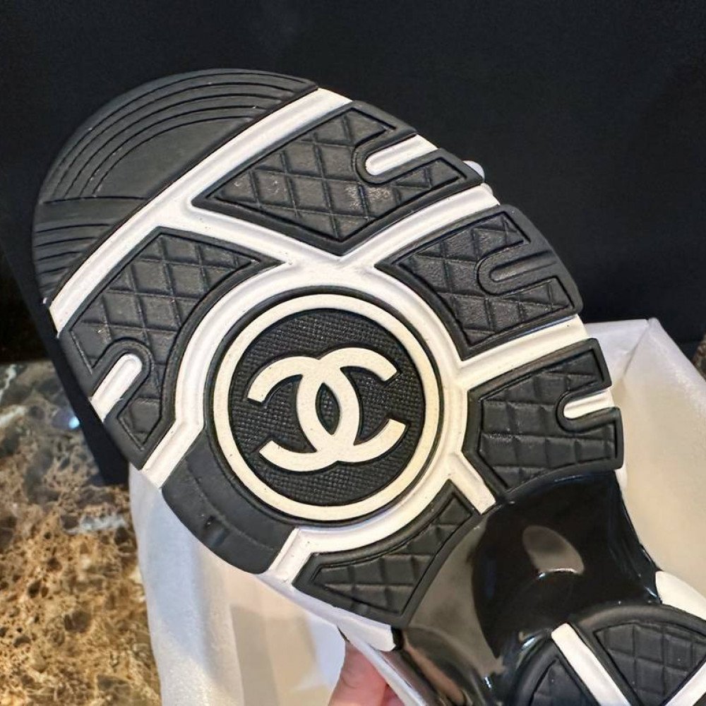 Sports shoes Sports shoes